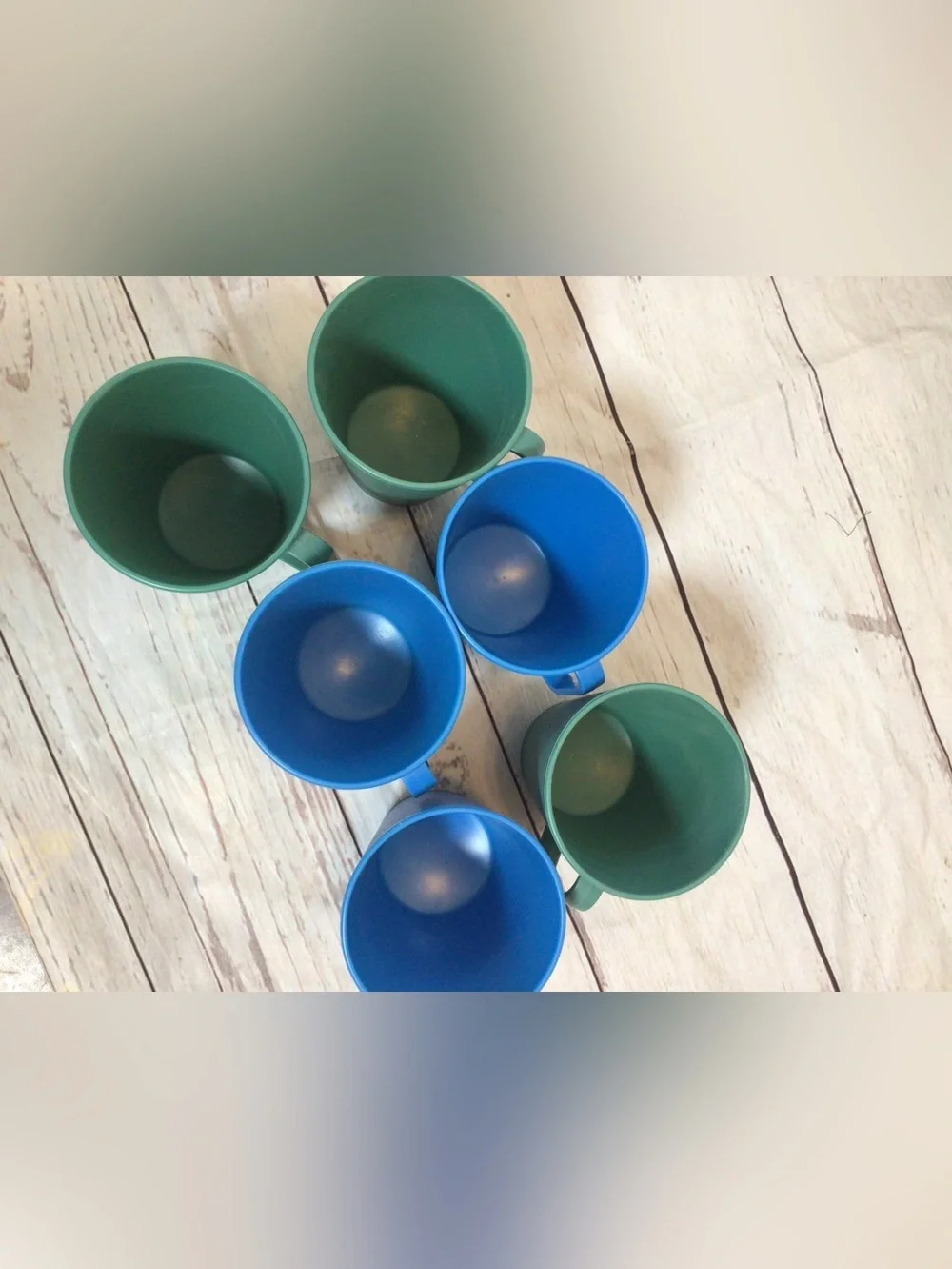 Vintage Camping Picnic Dinnerware Set 32pc Plastic Trays Mugs Bowls Cups Utensil